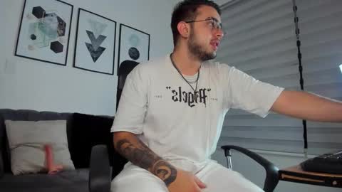 Snapshot of helen_connors chatting on 03-23-26, 12:09 helen online show from 03-23-26, 12:09