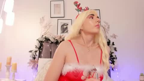 Snapshot of helen_mooree chatting on 12-21-24, 04:46 Helen online show from 12-21-24, 04:46