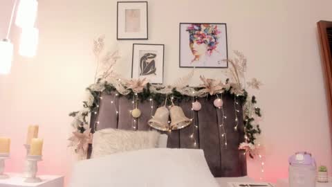 Snapshot of helen_mooree chatting on 12-24-24, 05:02 Helen online show from 12-24-24, 05:02