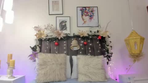 Snapshot of helen_mooree chatting on 12-16-25, 12:54 Helen online show from 12-16-25, 12:54