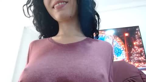 Snapshot of helena_hadler chatting on 12-29-24, 09:41 -- EE -- online show from 12-29-24, 09:41