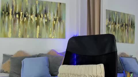 Helena Santos  online show from 01-25-25, 06:13