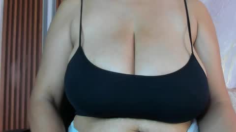 Helena Santos  online show from 04-12-26, 11:48