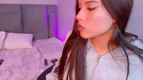 Snapshot of helenafoumier chatting on 05-30-26, 05:54 helenafoumier online show from 05-30-26, 05:54
