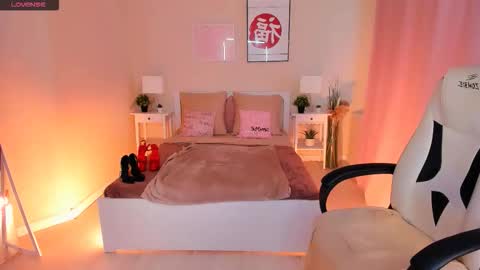 Helena online show from 09-13-25, 01:44