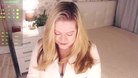 Helena Bonham online show from 01-15-25, 05:19