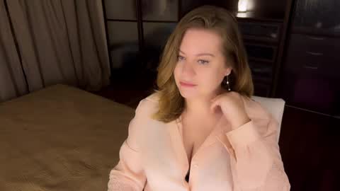 Snapshot of helenbonham chatting on 05-15-26, 11:56 Helena Bonham online show from 05-15-26, 11:56