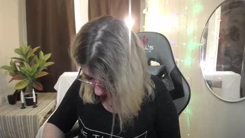 helenenigma online show from 01-25-25, 05:18