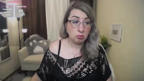 helenenigma online show from 11-17-25, 07:19