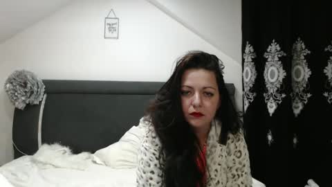 helenhh online show from 01-14-25, 10:48