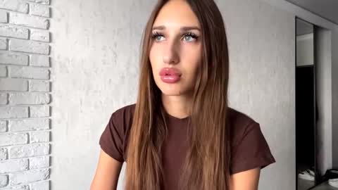 Snapshot of helenjoyne chatting on 09-19-25, 09:11 Chloe online show from 09-19-25, 09:11