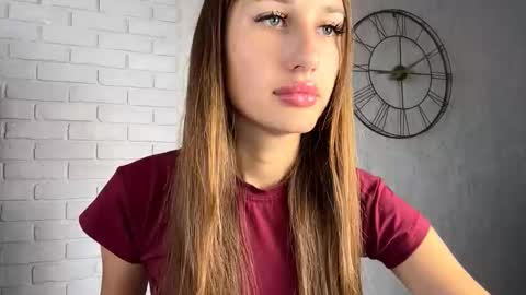 Snapshot of helenjoyne chatting on 09-24-25, 09:12 Chloe online show from 09-24-25, 09:12