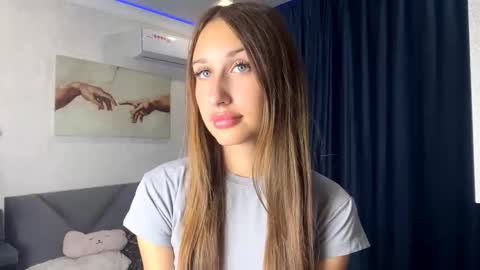 Snapshot of helenjoyne chatting on 09-25-25, 09:24 Chloe online show from 09-25-25, 09:24