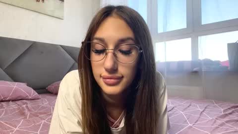 Snapshot of helenjoyne chatting on 10-17-25, 12:08 Chloe online show from 10-17-25, 12:08