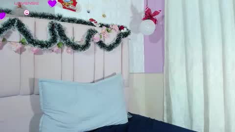 Snapshot of helenn_diaz chatting on 12-14-25, 04:51 helenn online show from 12-14-25, 04:51