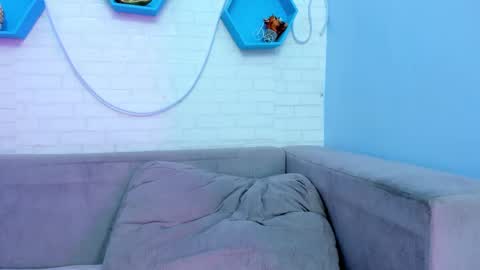 Snapshot of helenn_monroy1 chatting on 02-12-25, 06:09    online show from 02-12-25, 06:09