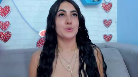 Snapshot of helenn_monroy1 chatting on 02-14-25, 05:57    online show from 02-14-25, 05:57
