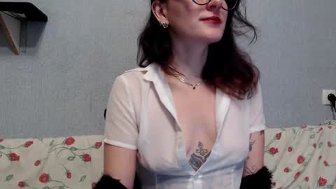 Snapshot of helenred chatting on 01-08-25, 12:58 HelenRed online show from 01-08-25, 12:58