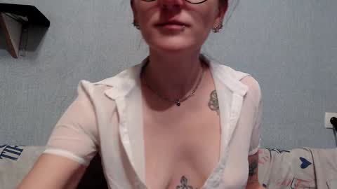 Snapshot of helenred chatting on 01-16-25, 10:21 HelenRed online show from 01-16-25, 10:21
