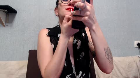 Snapshot of helenred chatting on 01-24-25, 11:37 HelenRed online show from 01-24-25, 11:37
