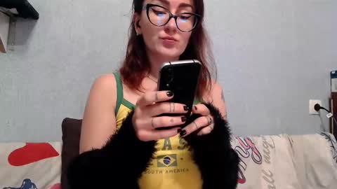 Snapshot of helenred chatting on 10-16-25, 08:26 HelenRed online show from 10-16-25, 08:26