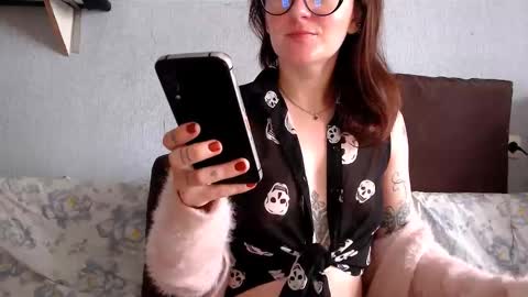 Snapshot of helenred chatting on 02-18-26, 09:38 HelenRed online show from 02-18-26, 09:38