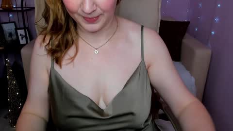 Snapshot of helens_lov chatting on 12-15-24, 01:57 Helen online show from 12-15-24, 01:57