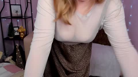 Snapshot of helens_lov chatting on 12-17-24, 05:07 Helen online show from 12-17-24, 05:07