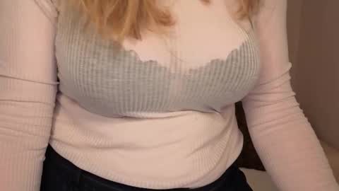 Snapshot of helens_lov chatting on 10-04-25, 01:25 Helen online show from 10-04-25, 01:25