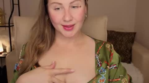 Snapshot of helens_lov chatting on 10-11-25, 01:49 Helen online show from 10-11-25, 01:49