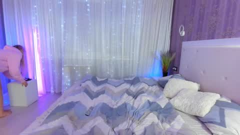 Helen online show from 02-04-25, 03:22