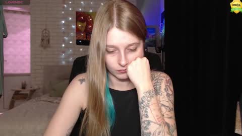 Snapshot of helenundersin chatting on 11-25-25, 08:42 Helen online show from 11-25-25, 08:42