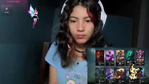 Helia Transfem and Amy online show from 11-18-25, 01:44