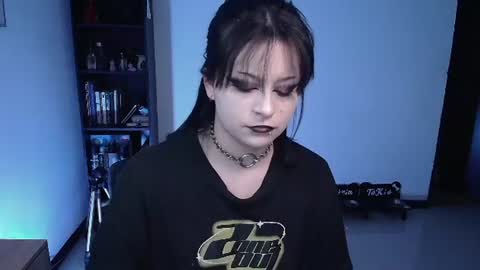 Snapshot of hell_dancer_ chatting on 06-16-26, 04:15 Lexa online show from 06-16-26, 04:15