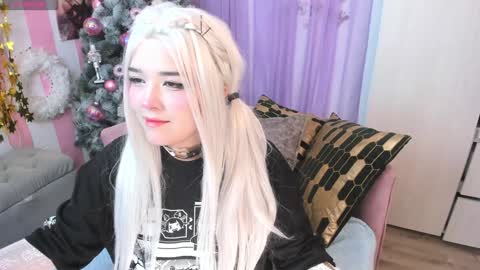 Laura online show from 12-04-24, 01:03