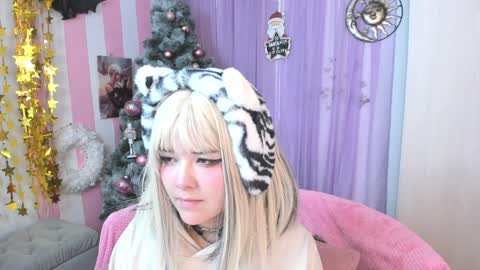 Laura online show from 12-11-24, 05:10