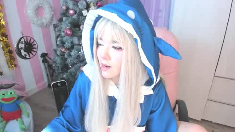 Snapshot of hell_fairy chatting on 01-17-26, 04:39 Laura online show from 01-17-26, 04:39