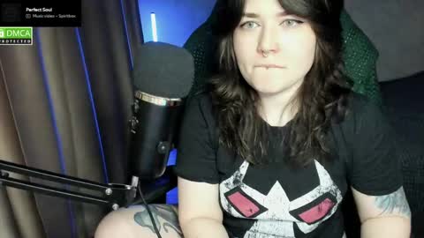 Red online show from 05-25-26, 06:47