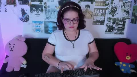 Snapshot of hellen21rose chatting on 05-19-26, 03:57 hellen online show from 05-19-26, 03:57