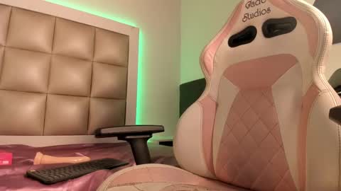 hellen__smith_ online show from 09-10-25, 02:11