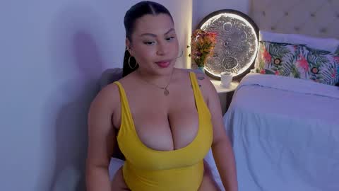 Snapshot of hellenamazing chatting on 12-05-25, 03:15 hellenamazing online show from 12-05-25, 03:15