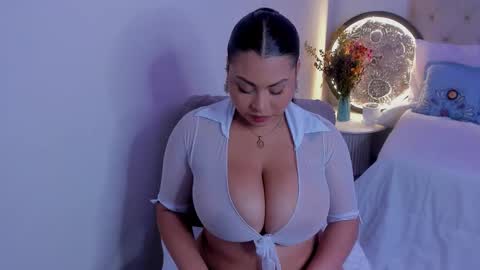 Snapshot of hellenamazing chatting on 12-17-25, 03:01 hellenamazing online show from 12-17-25, 03:01