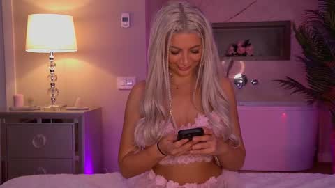 hellenroyy online show from 09-20-25, 03:29