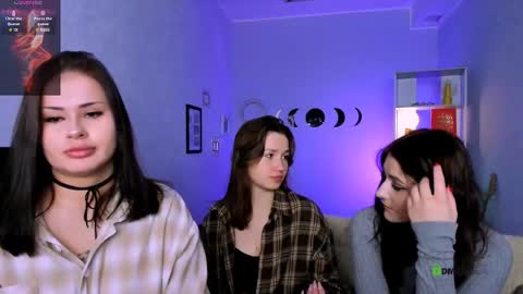 Helli online show from 12-21-25, 08:27