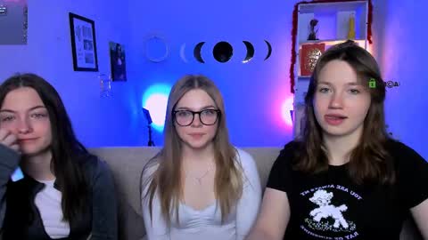 Helli online show from 04-12-26, 07:30