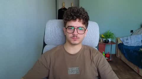 Snapshot of hellish_sugar chatting on 11-15-25, 08:11 Remy online show from 11-15-25, 08:11