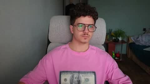 Snapshot of hellish_sugar chatting on 11-16-25, 12:44 Remy online show from 11-16-25, 12:44