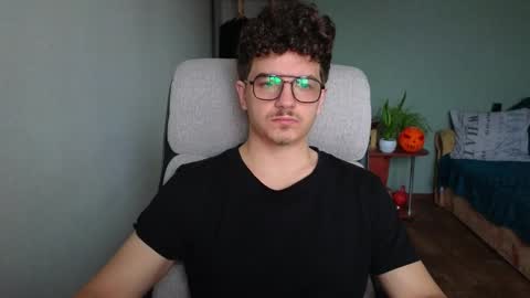 Snapshot of hellish_sugar chatting on 11-24-25, 09:09 Remy online show from 11-24-25, 09:09