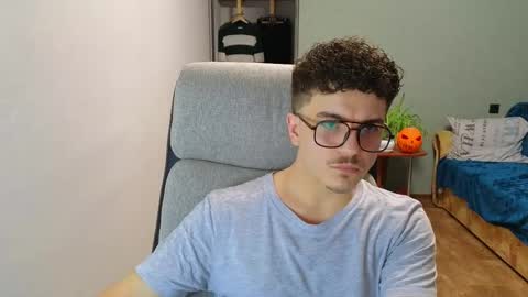 Snapshot of hellish_sugar chatting on 11-26-25, 02:18 Remy online show from 11-26-25, 02:18