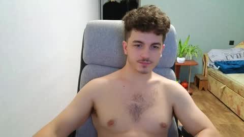 Snapshot of hellish_sugar chatting on 12-04-25, 12:58 Remy online show from 12-04-25, 12:58